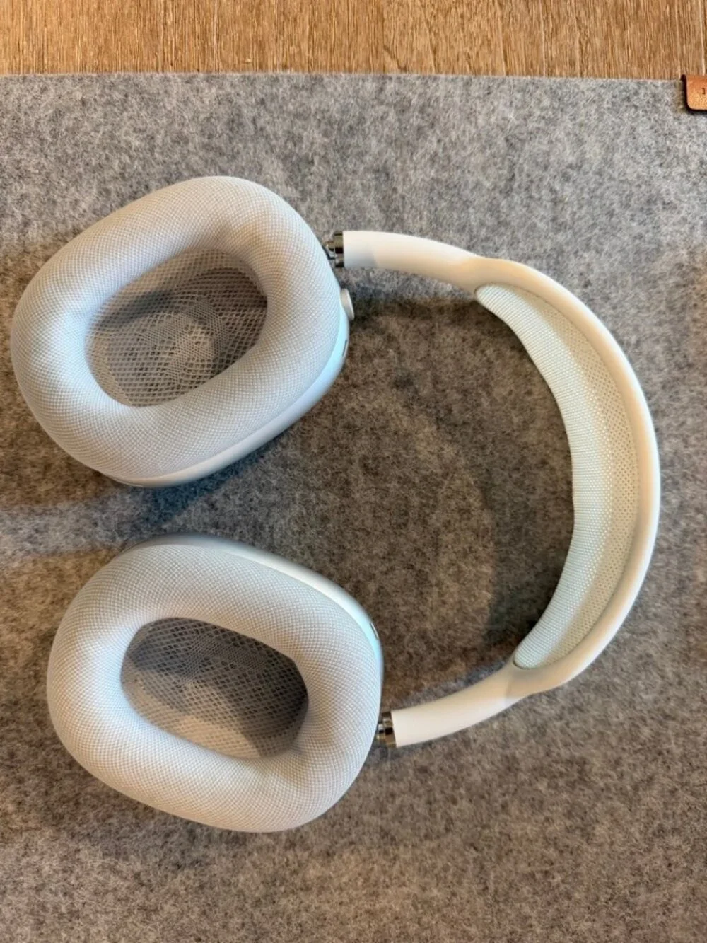 Apple Airpod Max (First Gen)
